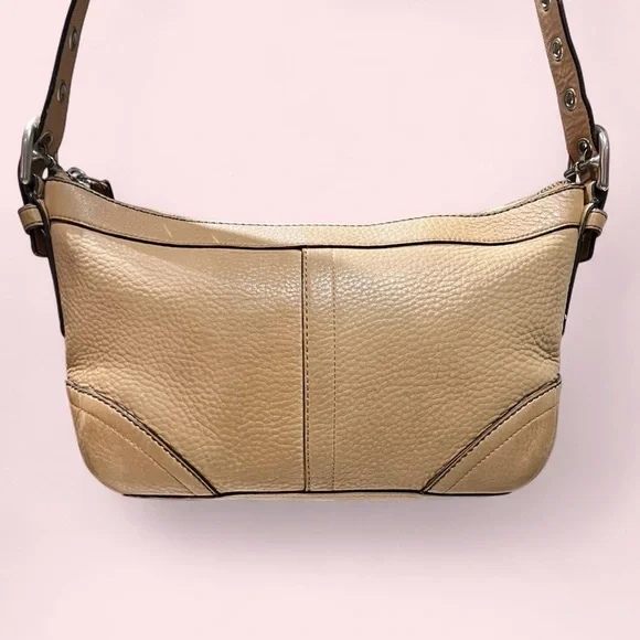 Coach - Picture 7 of 11